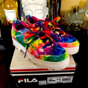 Lightly used tie dyed Fila SZ 8.5